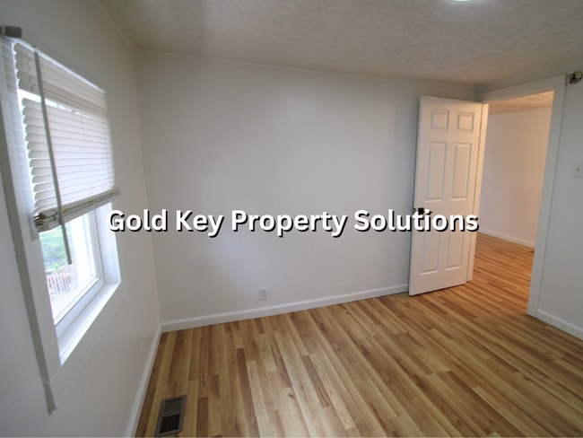 Building Photo - Cute 2 BR 1 BA House in Muncie with Fenced...