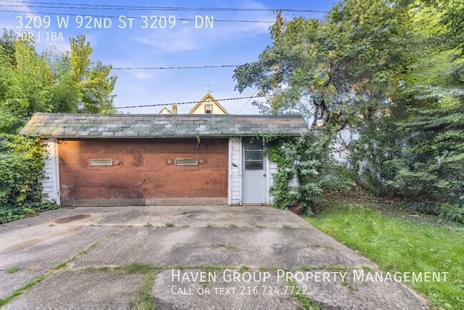 Building Photo - 3209 W 92nd St