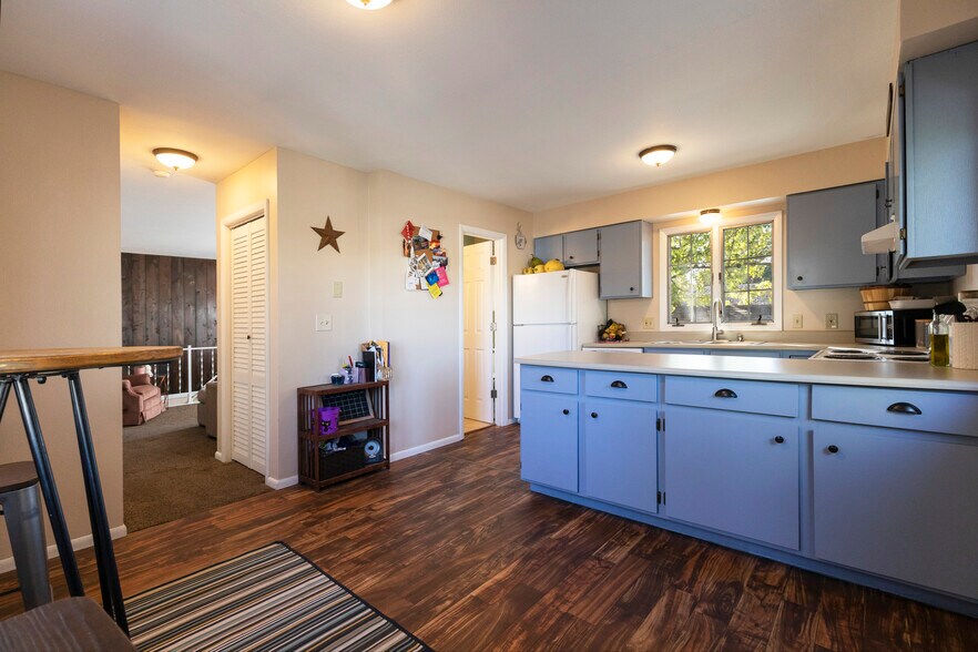 Building Photo - 1847 W Sussex Ave