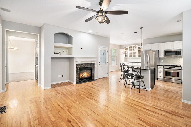 Building Photo - Welcome to this beautifully maintained 4-bedroom, 4-bath home with a dedicated office space