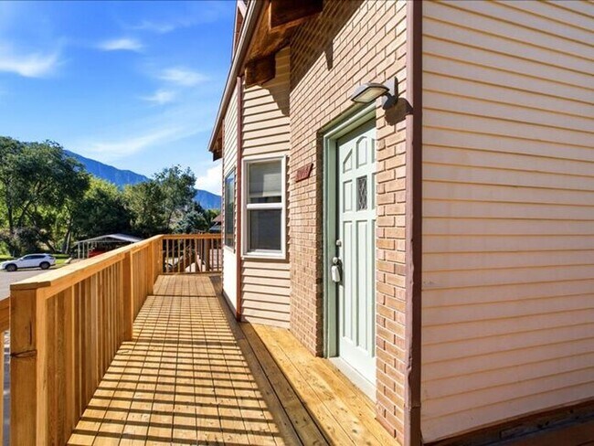 Building Photo - Cottonwood Heights 5 bed 3 bath Twin Home