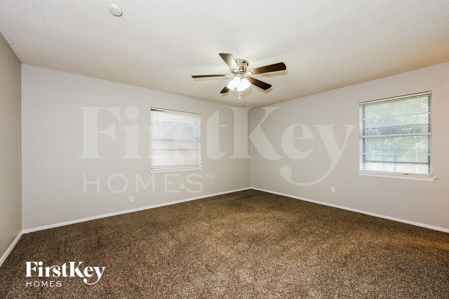 Building Photo - 813 Rose St