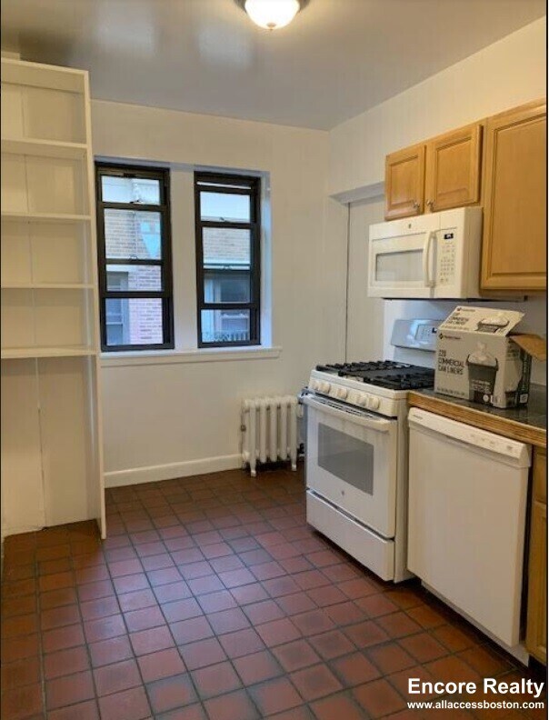 Building Photo - 448 Park Dr