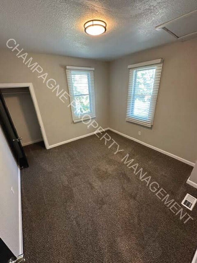 Building Photo - Single Family Home in Kansas City