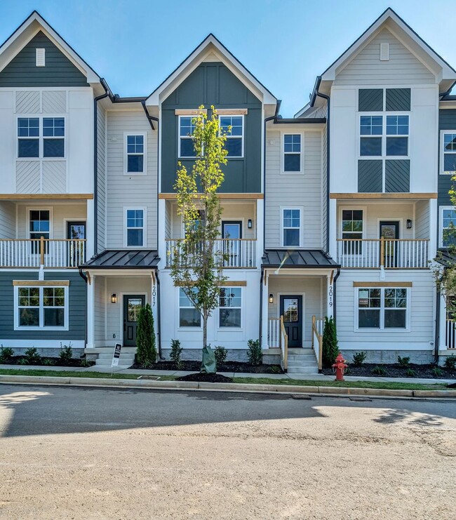 Building Photo - Bright and Airy Townhome at Maple Grove in East!