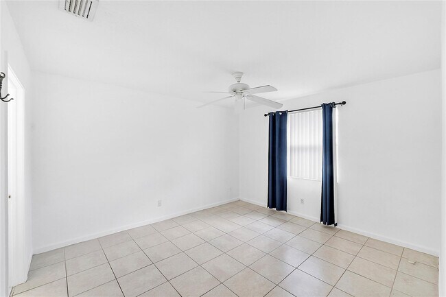 Building Photo - 3562 NW 91st Ln