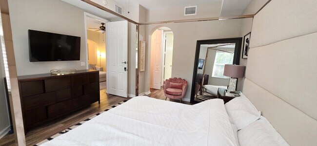 Building Photo - 1355 Mariposa Cir