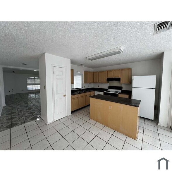 Building Photo - 4822 Aspen View