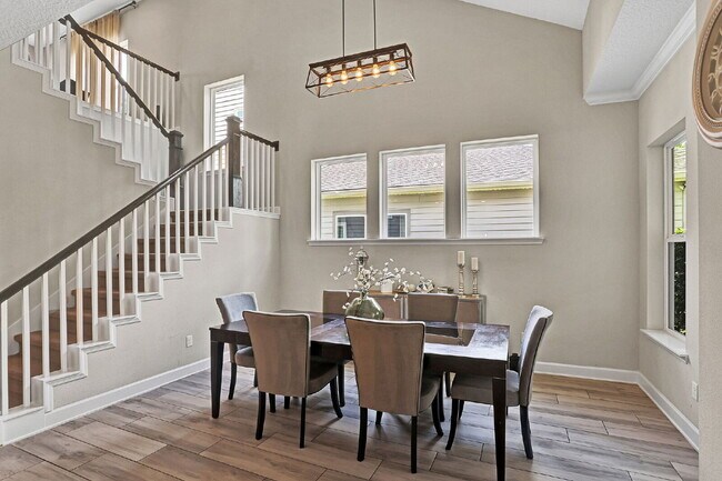Building Photo - Like New Luxury Home For Rent In St. John County.
