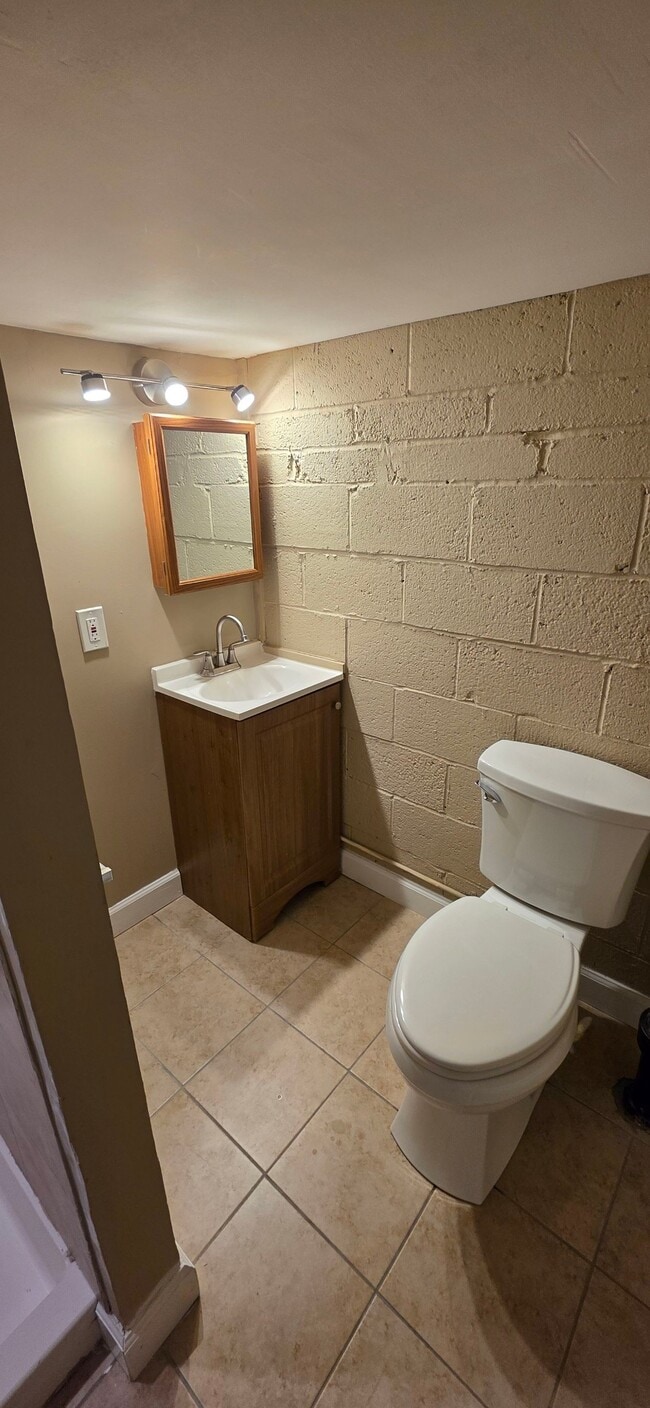 Building Photo - 2820 Edgecombe Cir S