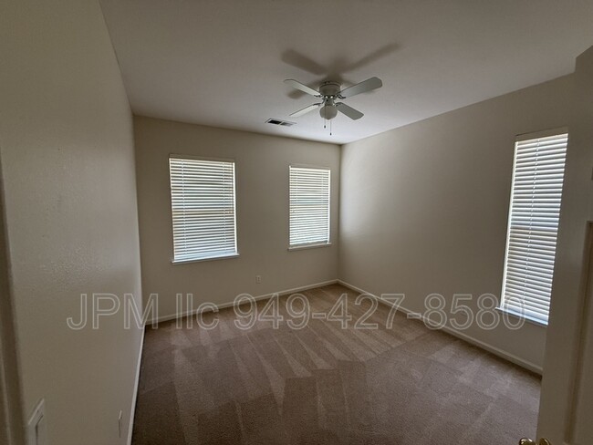 Building Photo - 9950 Moccasin Ct