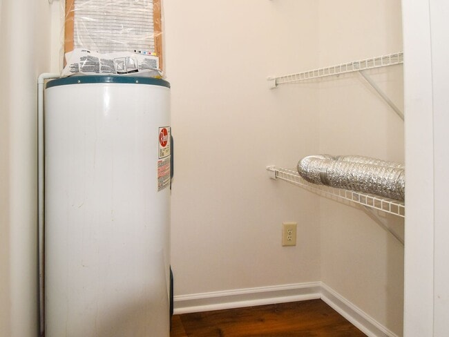 Building Photo - 33 Scott Hollow Dr