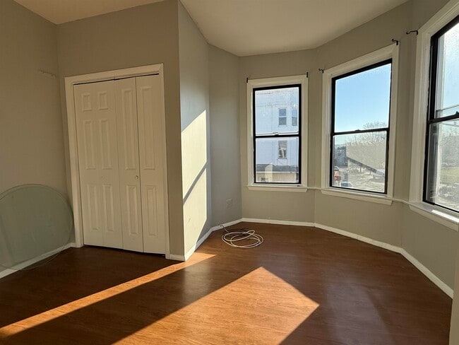 Building Photo - 846 Broadway