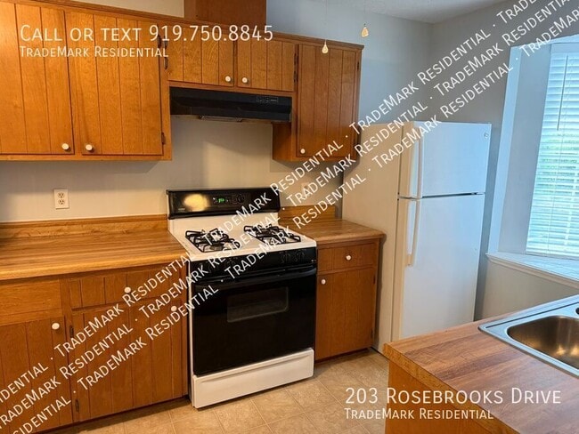 Building Photo - 203 Rosebrooks Dr
