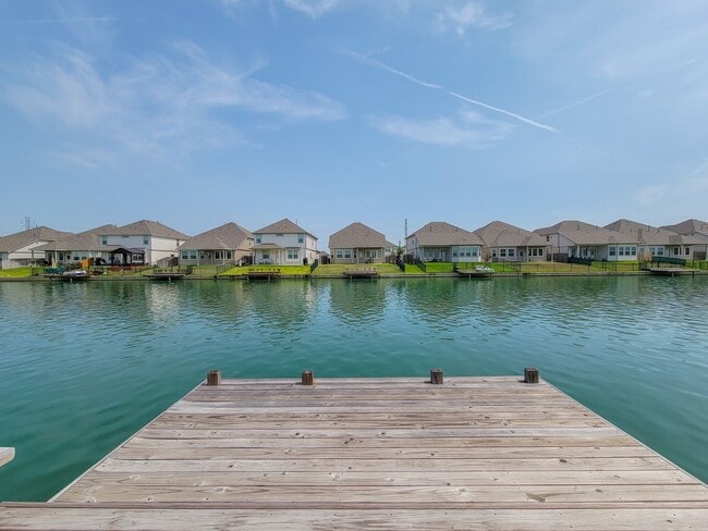 Building Photo - THIS THREE BED, FOUR BATH, CANAL FRONT HOM...