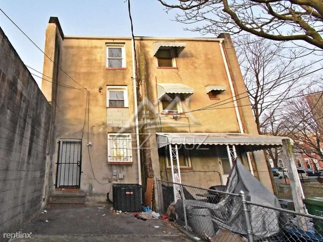 Building Photo - 2 br, 2 bath Apartment - 203 N Montford Ave