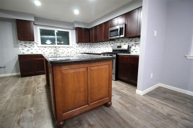 Building Photo - 20074 Crazy Horse Cir