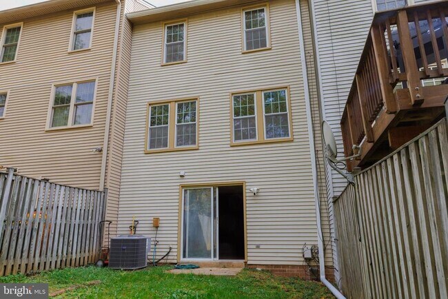 Building Photo - 5631 Hogenhill Terrace