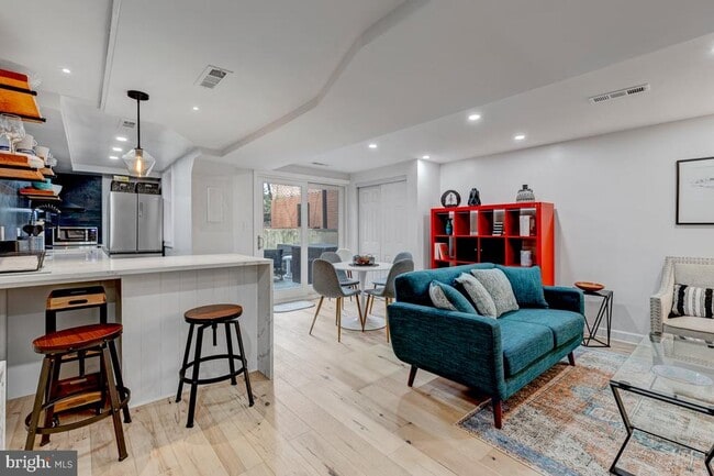 Building Photo - 1408 21st St NW