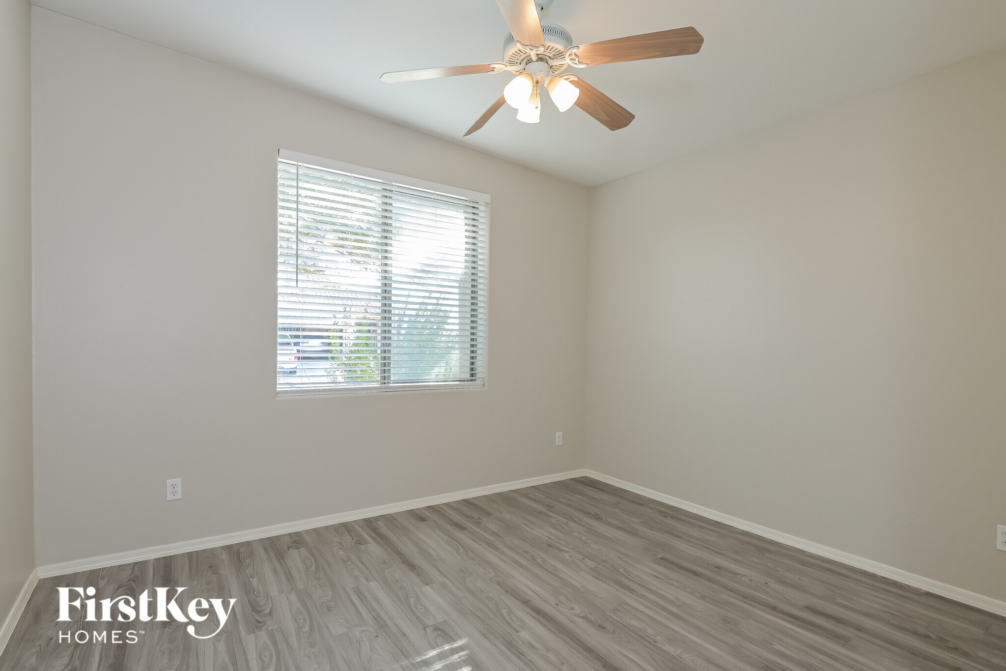 Building Photo - 8551 N Rolling River Dr