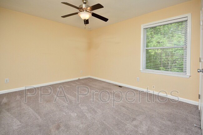 Building Photo - 2408 Francis St