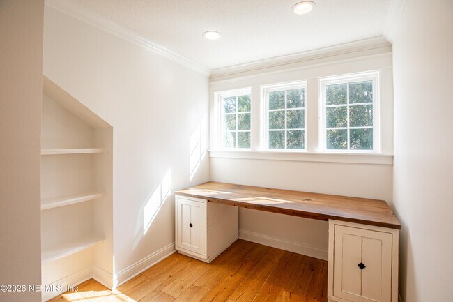 Building Photo - 11 Mascotte Pl