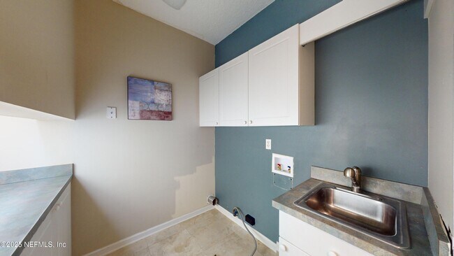 Building Photo - 1334 Charter Ct