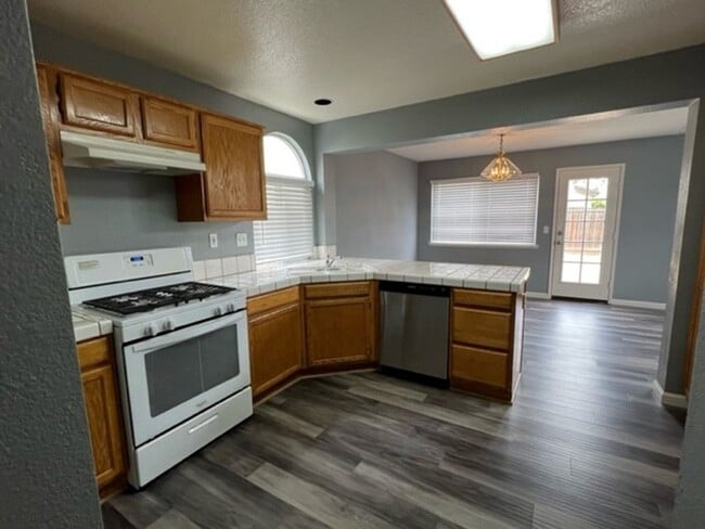 Building Photo - Gated Community in Elk Grove