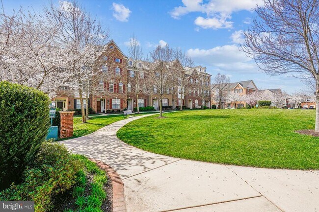 Building Photo - 43212 Wild River Square