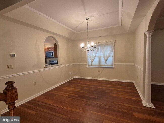 Building Photo - 1023 E Schumaker Manor Dr