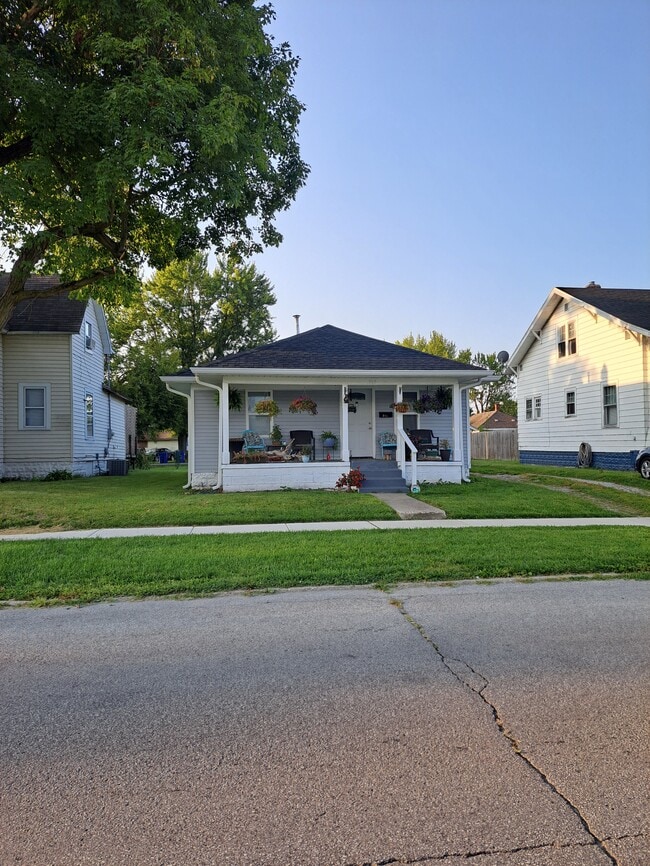 Building Photo - 915 E North St