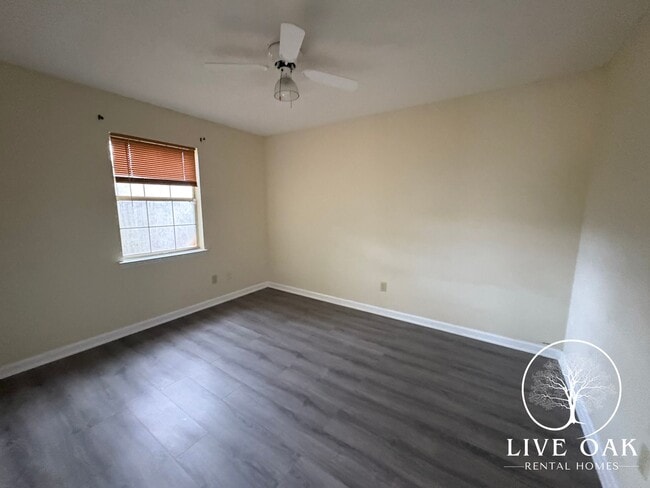 Building Photo - RATE DROP ALERT (was $1900/month) and MOVE-IN SPECIAL: $500.00 OFF 1st MONTH'S RENT!**