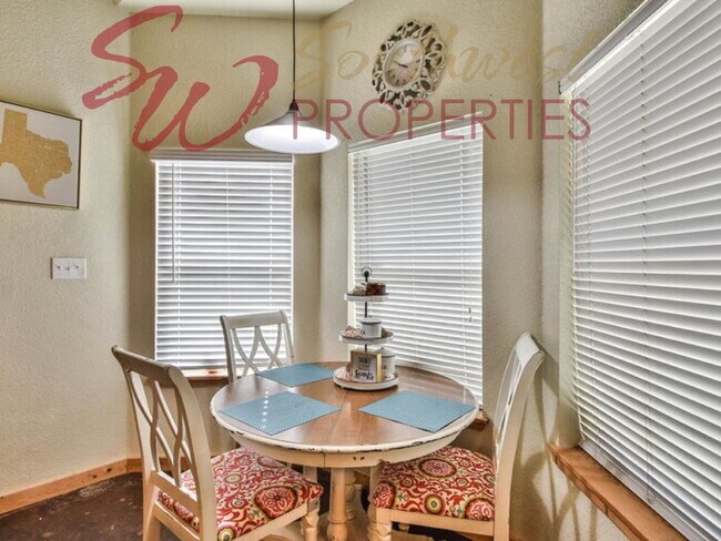 Building Photo - Luxurious two-story townhouse