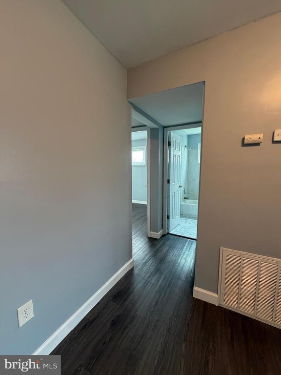 Building Photo - 924 7th St