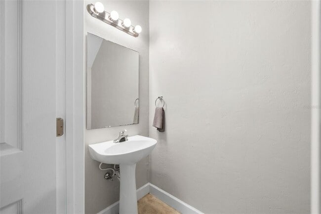Building Photo - 2927 SW 35th Pl
