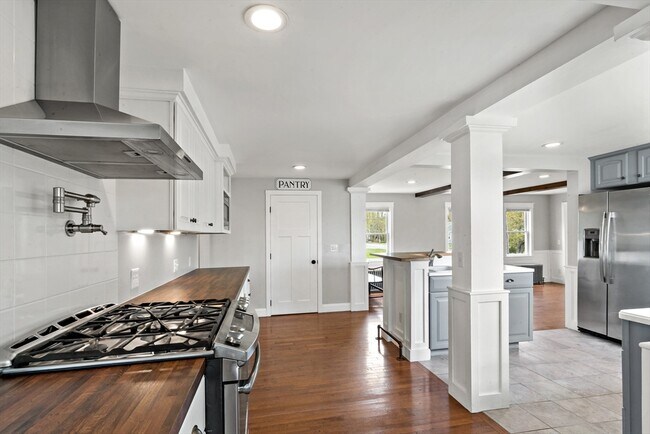 Building Photo - 539 Maple Ave