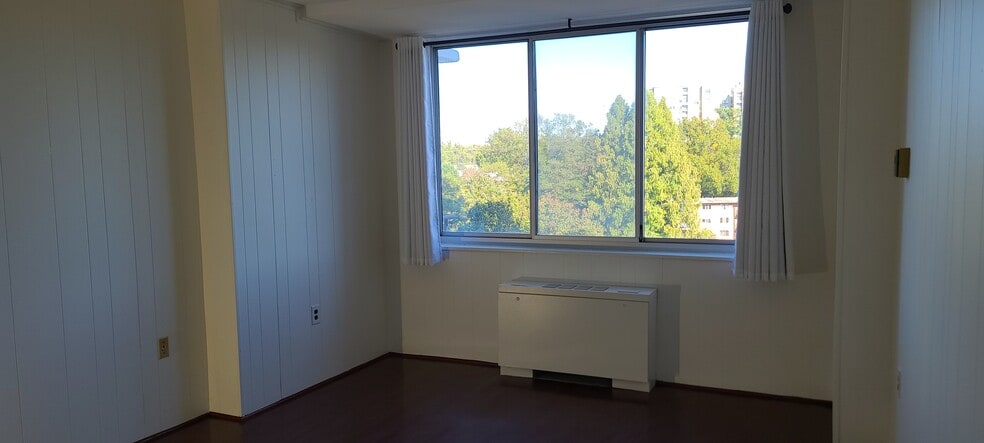 Building Photo - 10401 Grosvenor Pl