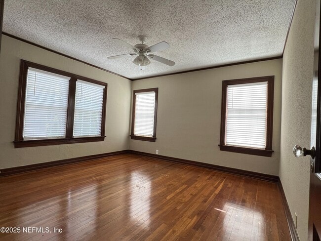 Building Photo - 1046 Riviera St