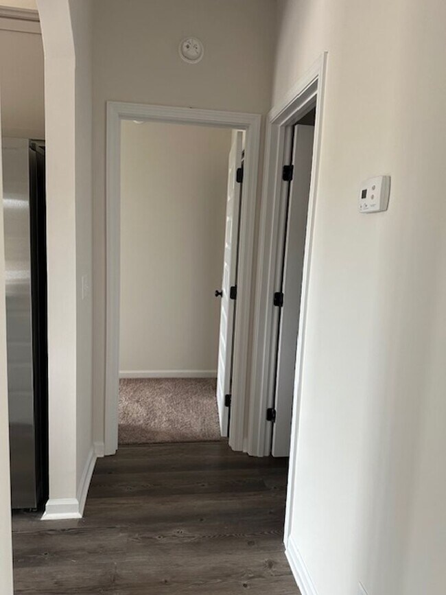 Building Photo - FOR RENT