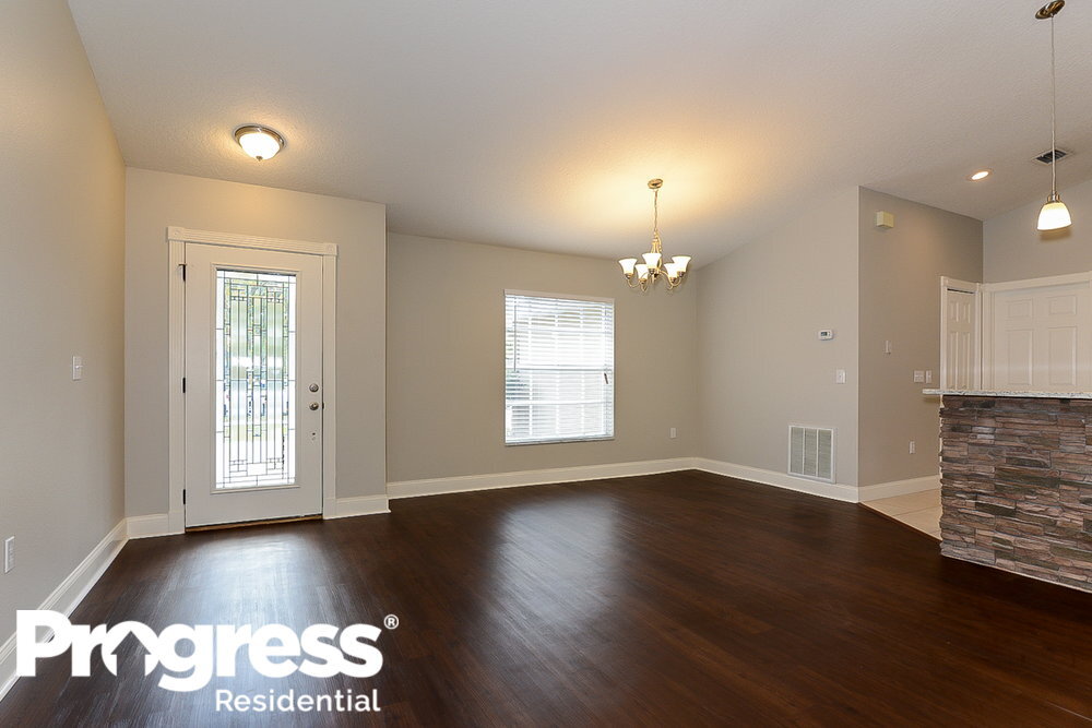 Building Photo - 925 Clearcreek Dr