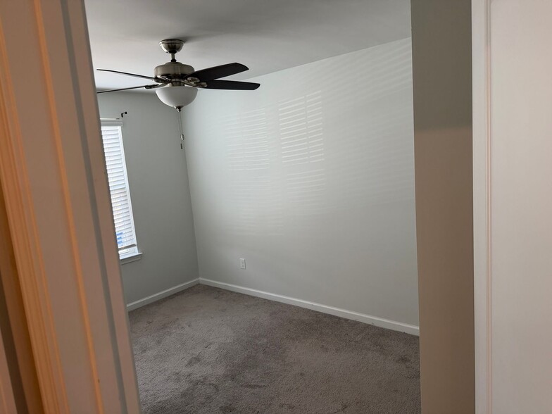 Building Photo - 4706 Palm View Cir