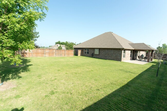 Building Photo - 11015 Augusta Dr