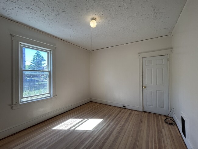 Building Photo - 40 Cabot St