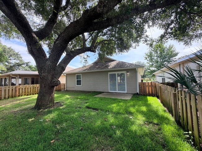 Building Photo - 7738 Lola Cir
