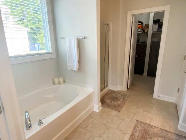 Building Photo - 3730 Sage Dr