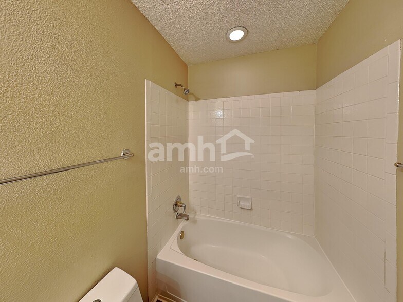 Building Photo - 8319 Tavern Pt