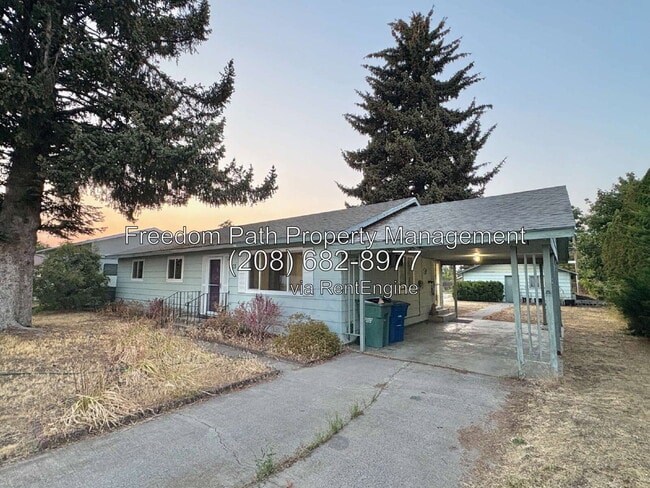 Building Photo - 315 E 1st Ave