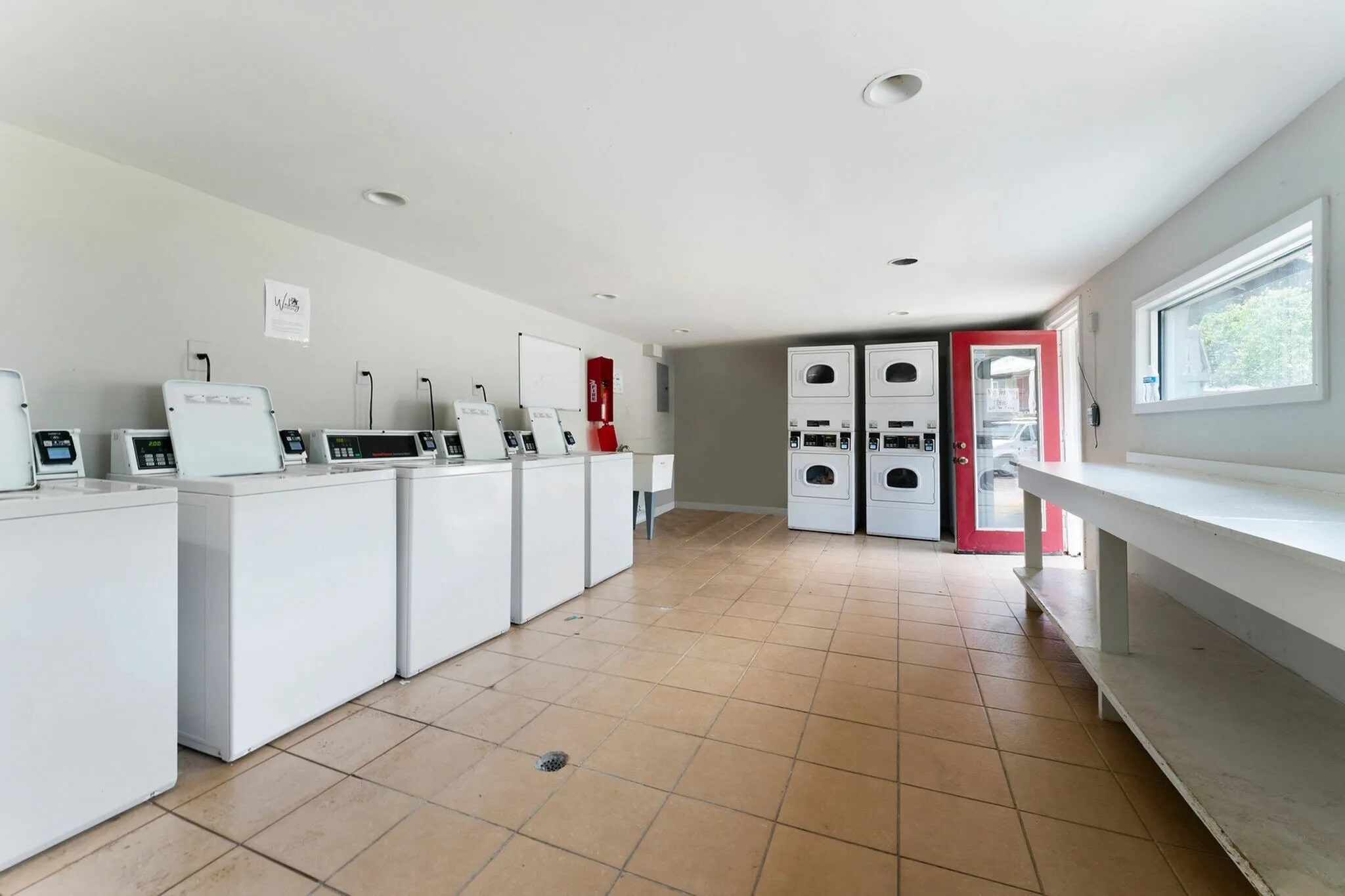 Building Photo - Room in Apartment on Mt Zion Rd