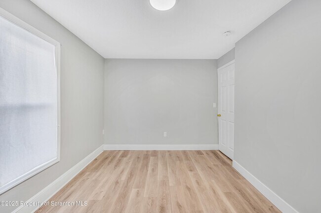 Building Photo - 1413-1415 N Lincoln Ave