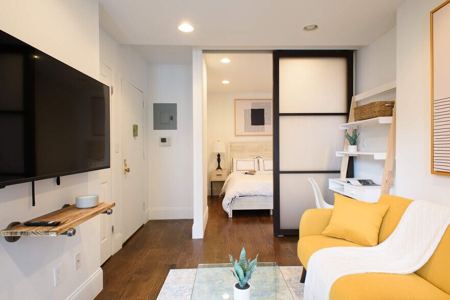 Building Photo - 69a Clinton St